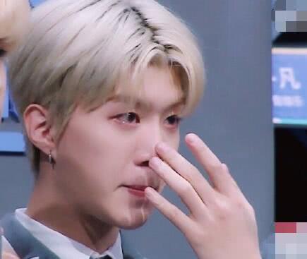 练习生,蔡徐坤哭惹心疼,范丞丞染个头发造谩骂