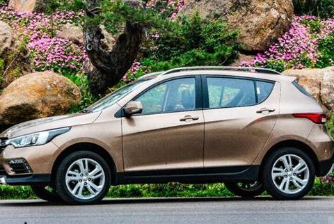 月薪3千就敢买，这车仅5.5万，比宝骏510还漂亮，1.5L油耗5.9