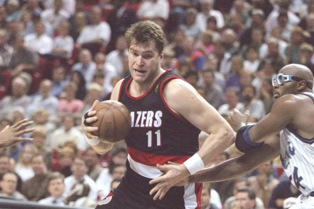 姚明心中的唯一偶像,萨博尼斯是一个怎样的球员?