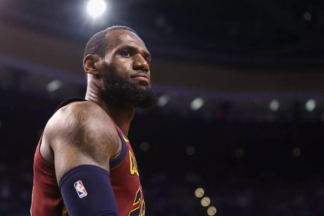 詹姆斯的自带体系,真的伤害到了球队?