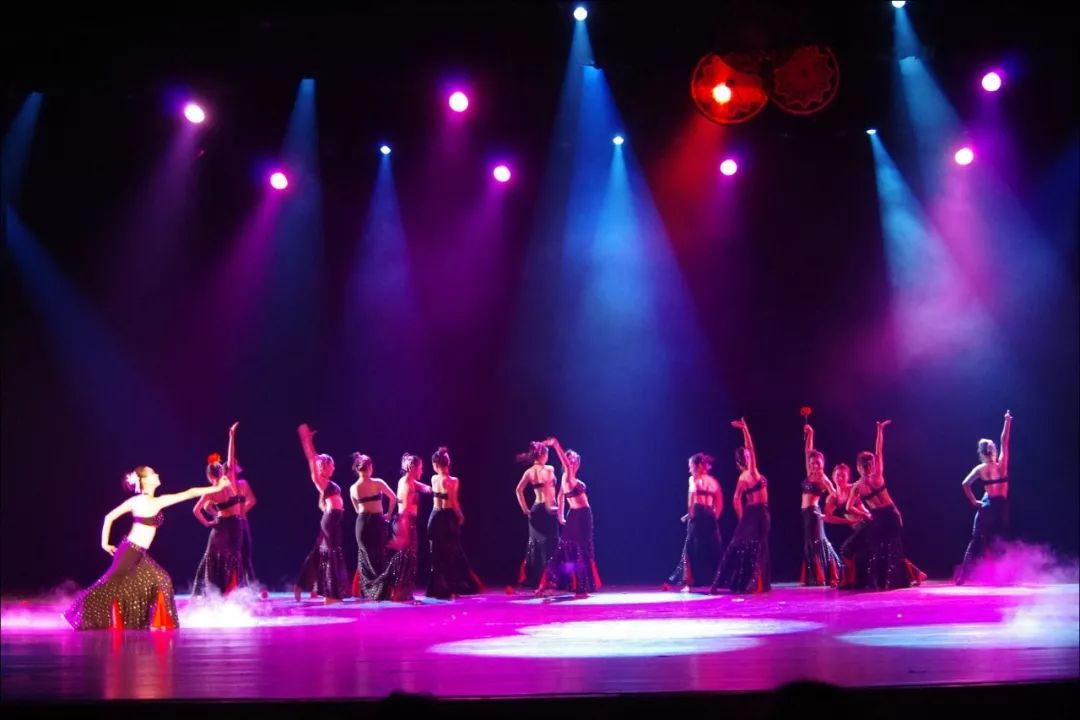 《新舞林大会》引争议,舞蹈质量遭质疑,导师被批没素质