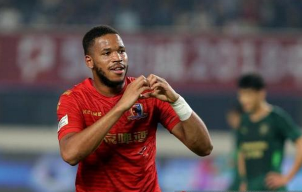 时隔两年高洪波又被门将坑!董春雨低级失误葬