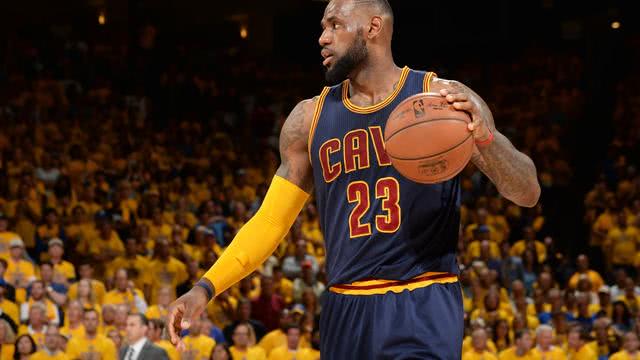 今夏詹姆斯拥有球员选项,76人或许也是他的潜