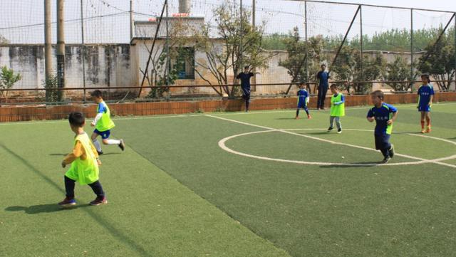 昆明少儿足球训练日志(三)脚弓一脚传球练习