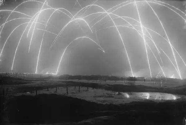 老照片: 监狱里的斯大林, 普京与里根的特别会面