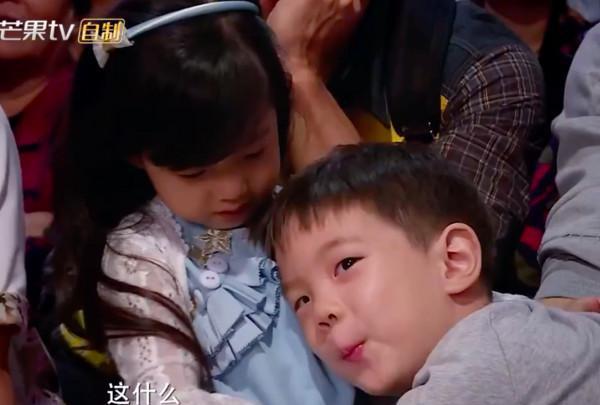 嗯哼抱小泡芙火啦！看看嗯哼家的豪车你就知道撩妹是需要家底的