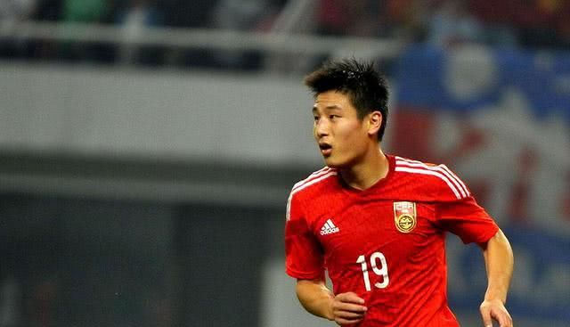 单场比赛错失2次单刀2次必进球,武磊还是太想