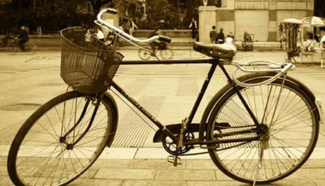 一辆80年代的老自行车,等于现在的多少钱?说出才你都不敢信