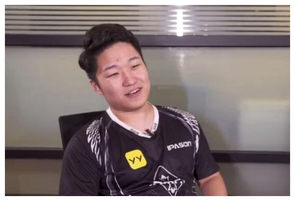 PGI冠军Lionkk:奖金要给女友买口红 粉丝:这样的男友