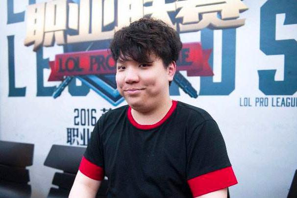 RNG官宣AJ加盟图片