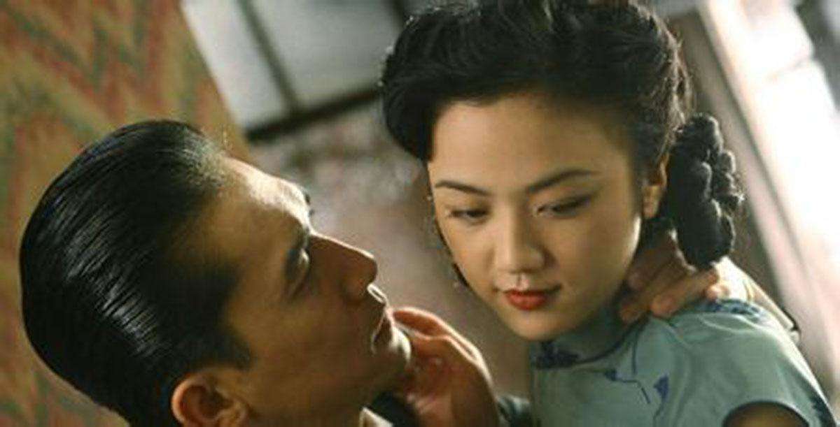 因这部电影汤唯被封杀2年,梁朝伟曾透和她来真的,导演喊停没用