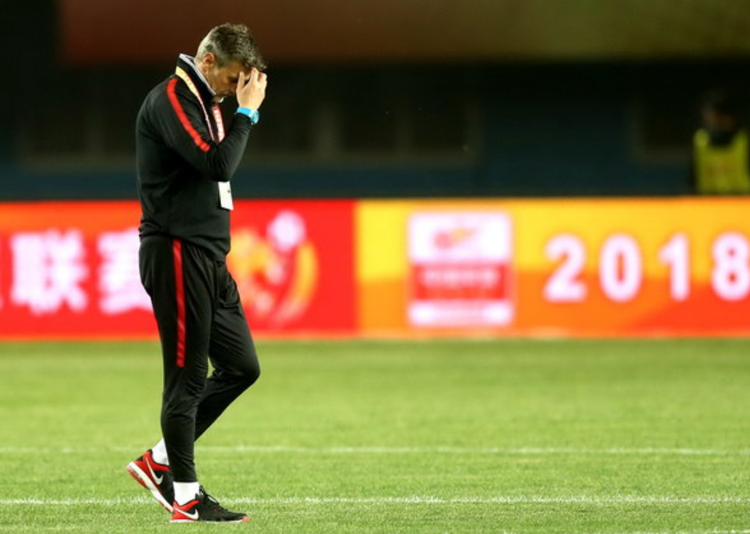 河南建业主场输给重庆斯威,球队三连败,赛后建