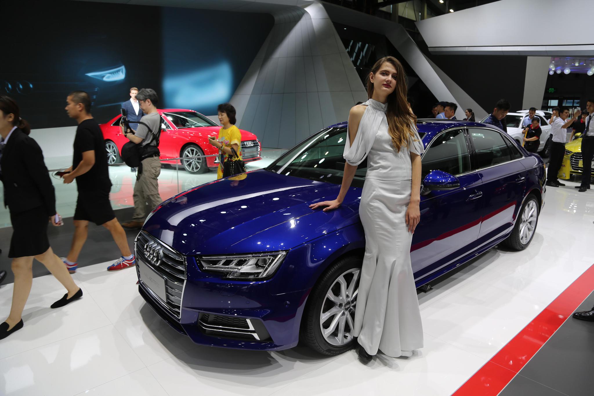 2018深港澳车展:奥迪豪气包馆,2男8女车模谁最