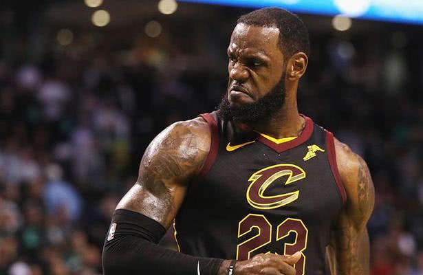 JR毁灭性失误葬送好局,詹姆斯赛后如此回应,网