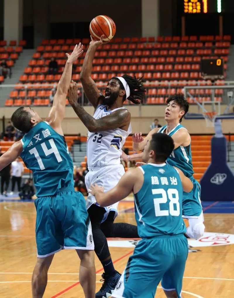 还记得当年的OJ梅奥吗?他现在连台湾联赛都打不好了!