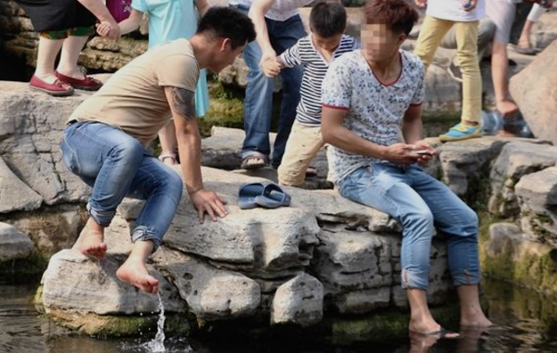 中国游客在国外丑态百出,俄罗斯提出8点要求,