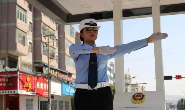 陇西最美女交警！