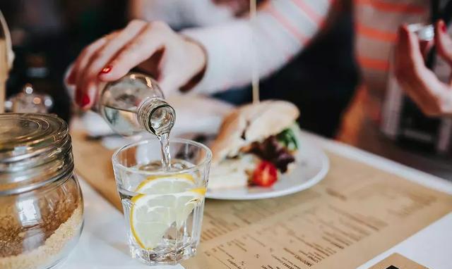 身高178cm体重不到100斤,奚梦瑶这大身板堪比