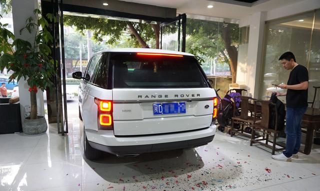 路虎揽胜提车记,车主:考察半年,忍不住入手了