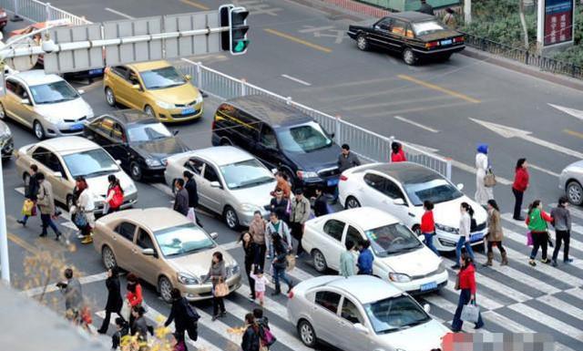 开车撞死一个闯红灯的人需要赔钱吗?这里告诉