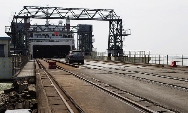 广东和海南之间隔着海，火车是怎么过去的?今天算是长见识了