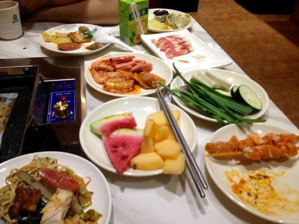 吃自助餐浪费被罚2400元, 男子不吵不闹付款走人, 老板: 出大事了