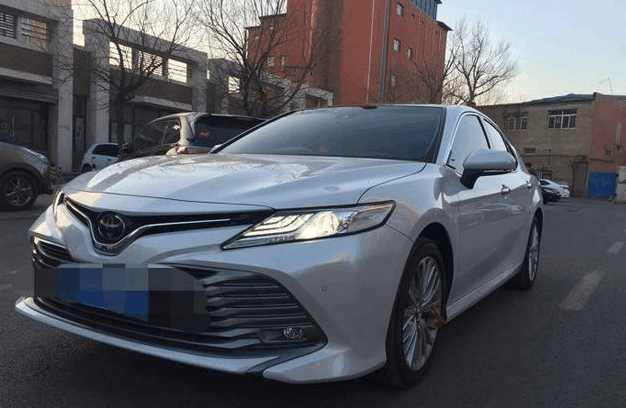 女子22万提凯美瑞，两个月后坦言：丰田车开着就是省油！