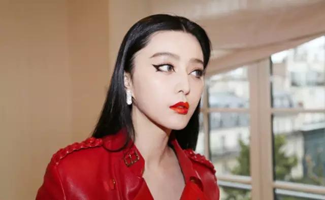 90后美女化妆成为范冰冰,竟比范冰冰本人还漂亮,太惊艳了!