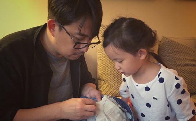 孙莉晒多多织毛线帽给弟弟，容貌像极了妈妈！