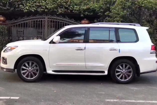 新车128万，如今仅售15万，V8发动机5门8座，越野商务兼顾
