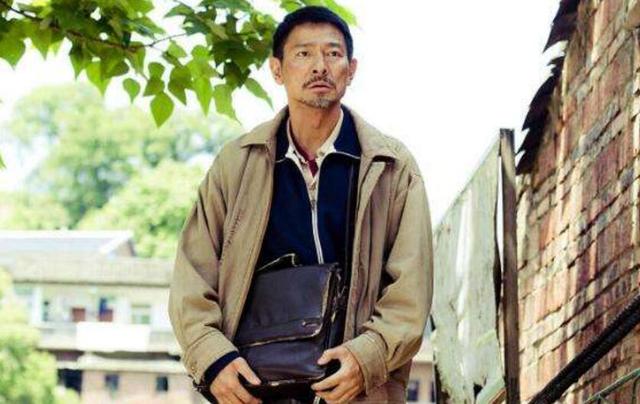 看看刘德华怎么对待普通人,看看黄渤怎么对待