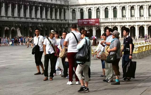 不怪中国人,瑞典警方粗暴对待中国游客后,日