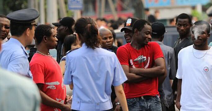 广州生活着50万黑人,部分黑人娶了中国女孩,如今却要回非洲?