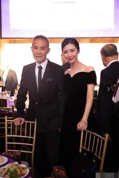 田朴珺朋友圈晒王石肌肉照,还发出害羞表情