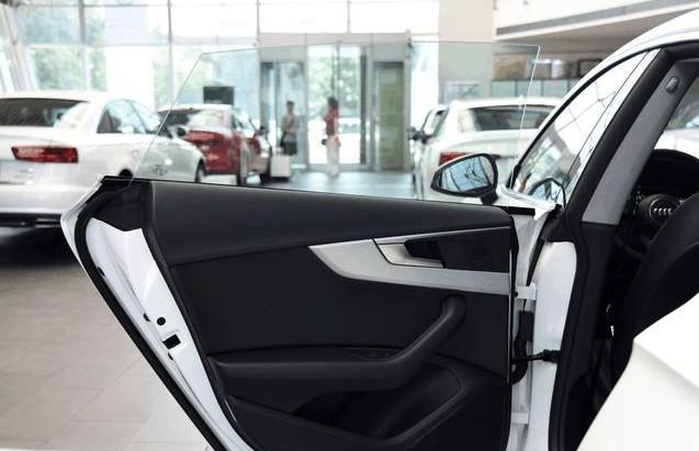 新车上市卖断货, 无框车门配大掀背, 现降价6万成最低轿跑