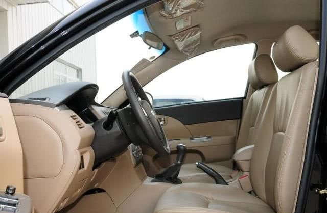 奇瑞旗云3，2010款1.8L手动精英型，前置前驱紧凑型三厢车！