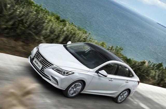 最美家轿，1.5T油耗6L，仅售8万还看啥博瑞！