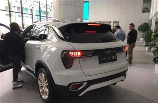 湖北一男子20万买吉利领克01，转弯时直接爆胎断轴，车主倍感心累