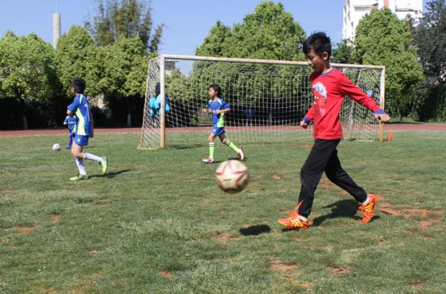 昆明少儿足球训练日志(三)脚弓一脚传球练习