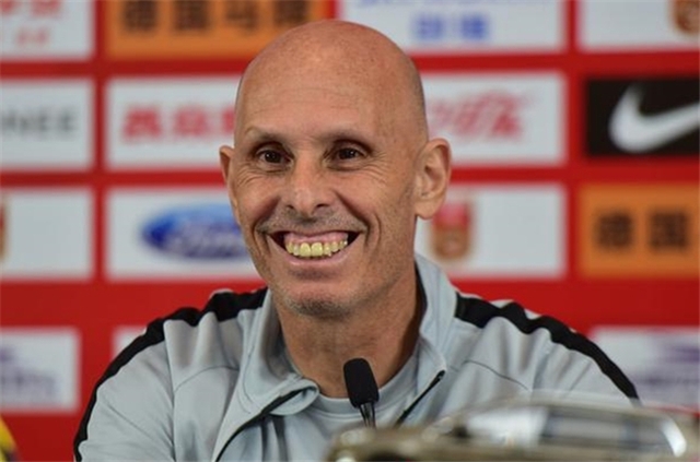 扎心!印度白斩鸡挺大肚腩战平中国队,主帅感