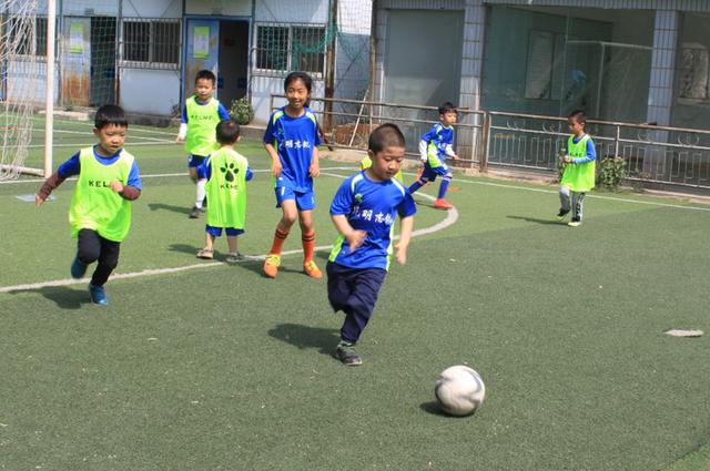 昆明少儿足球训练日志(三)脚弓一脚传球练习