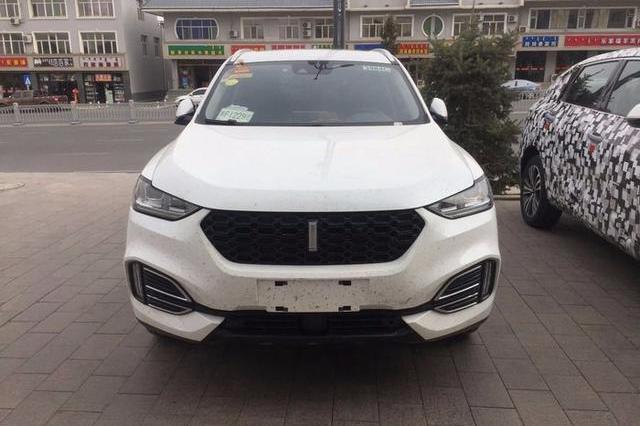 WEY VV6实车现身，比VV5大一圈，油耗更省，但四根尾排很唬人