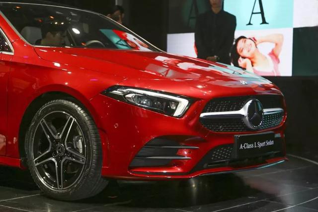 比宝马1系、奥迪A3更大更好看，双10.25英寸屏，全铝四缸发动机