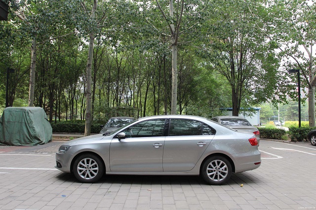 小舅子上门借车,还车时违章几十次,扣一百多分