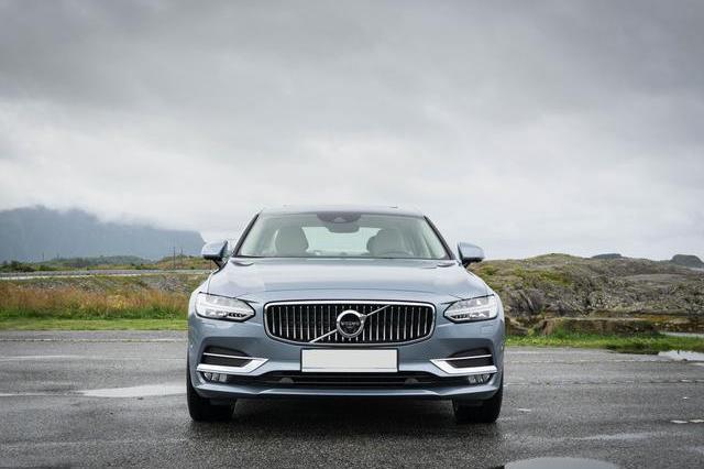 又一款豪车大降价，比开奔驰宝马奥迪更安全，魔都售价低至30万起