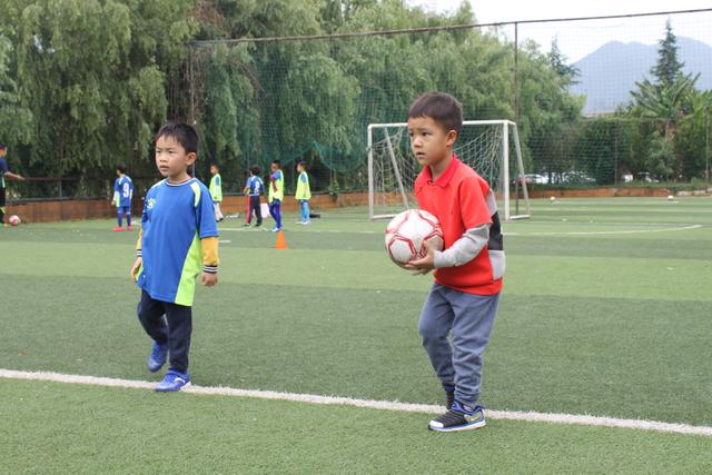 昆明少儿足球训练日志(三)进攻神器 回传反切二