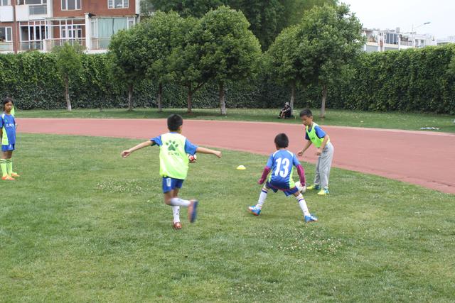 昆明少儿足球训练日志(三)进攻神器 回传反切二过一