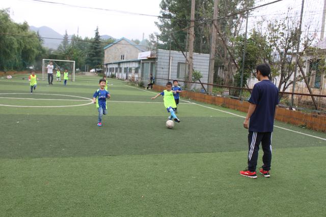 昆明少儿足球训练日志(三)进攻神器 回传反切二过一