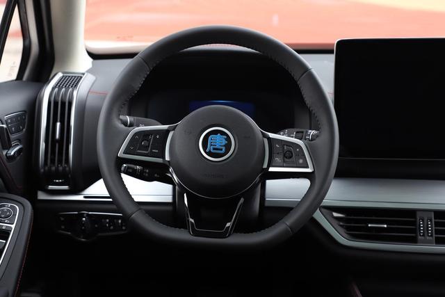 BYD全新一代唐正式上市!12.99万元起,网友:给国产车长脸了!