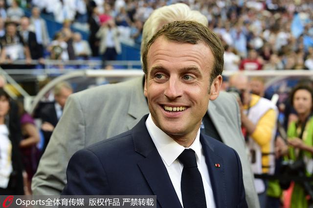 比利时国王法国总统抵圣彼得堡 现场为祖国加